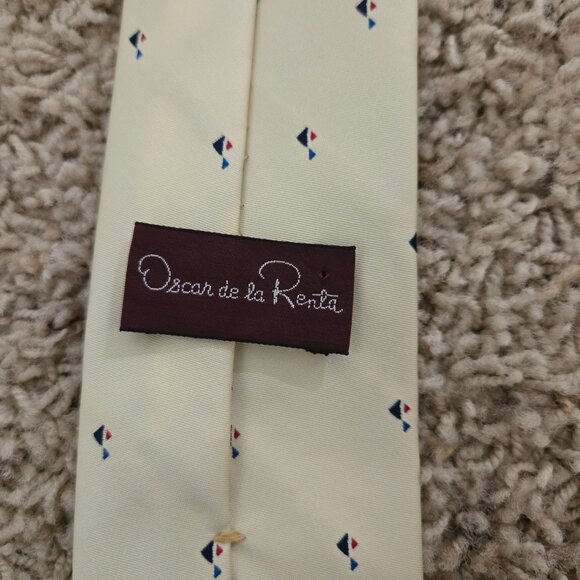 Oscar de la Renta Ivory Tie w/Geometric Pattern in Dark Blue and Red WPL 4075 - Picture 3 of 5